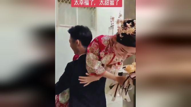 《爱情公寓1》当情人节快要到临的时候爱情公寓的人们是怎么忙碌的呢？游戏画面