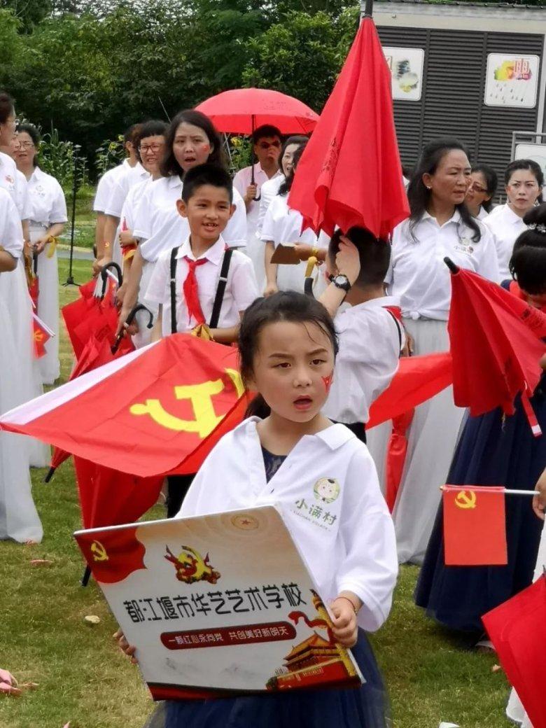 生活不是你妈，它不会惯着你，哭了又怎么样，擦干眼泪站起来继续走下去。游戏画面